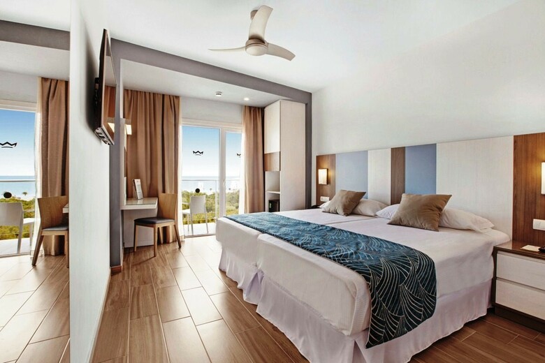 Hotel Riu Festival