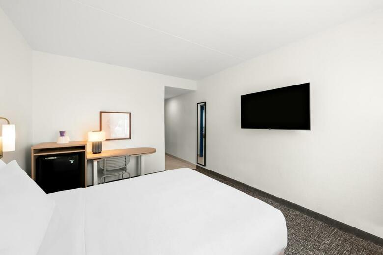 Barrington Hotel & Suites