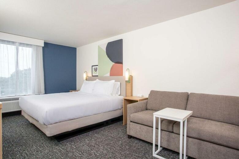 Barrington Hotel & Suites