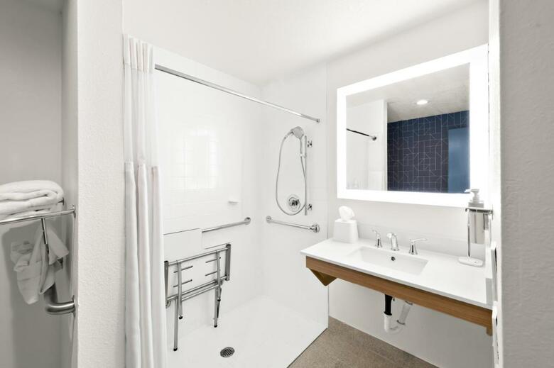 Barrington Hotel & Suites