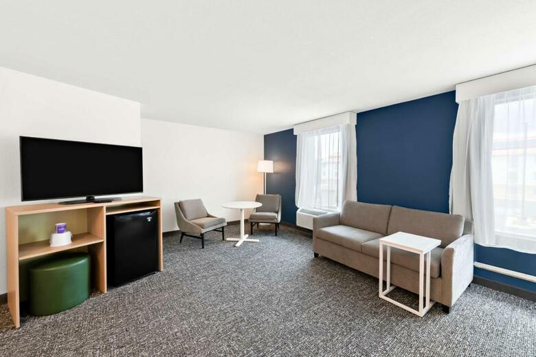Barrington Hotel & Suites