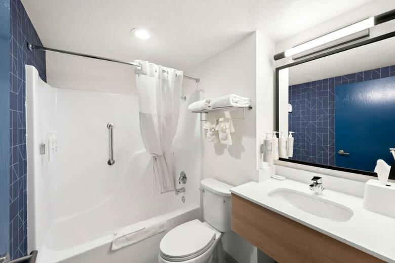 Barrington Hotel & Suites