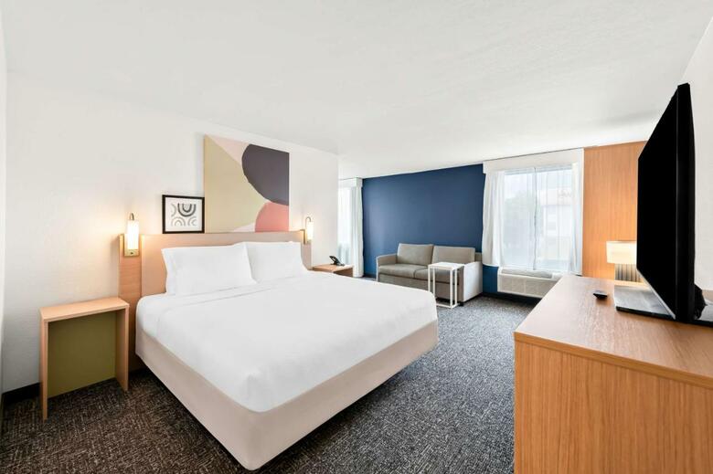 Barrington Hotel & Suites