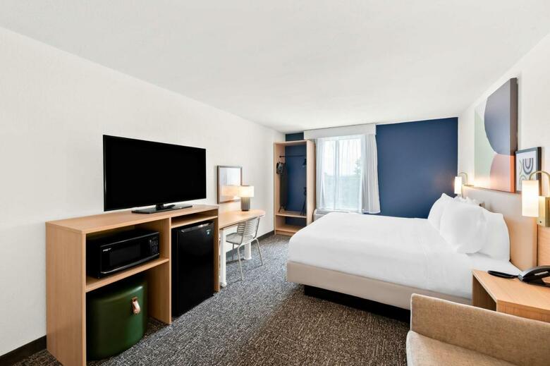 Barrington Hotel & Suites