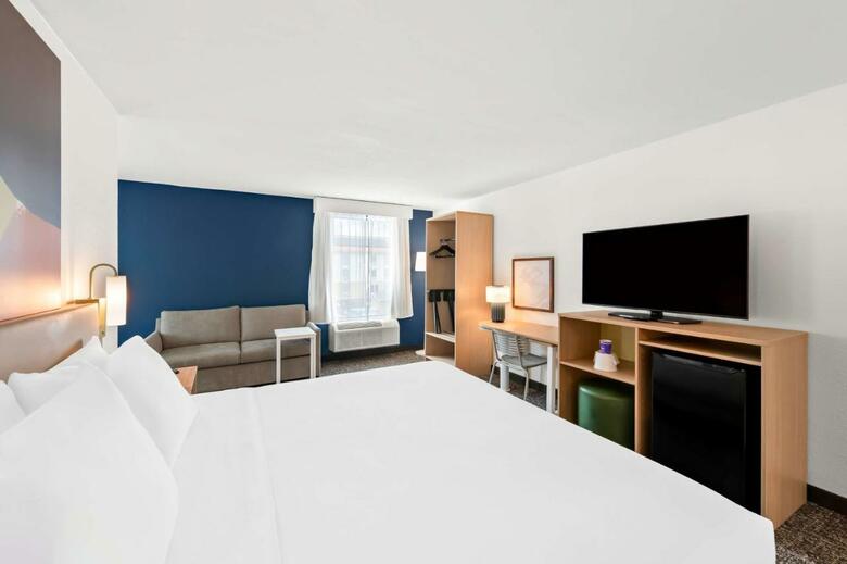 Barrington Hotel & Suites