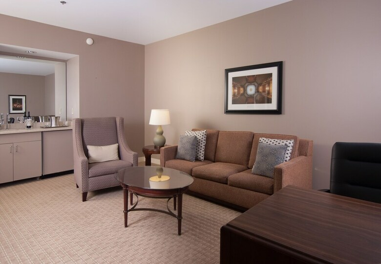 Hilton Indianapolis Hotel & Suites