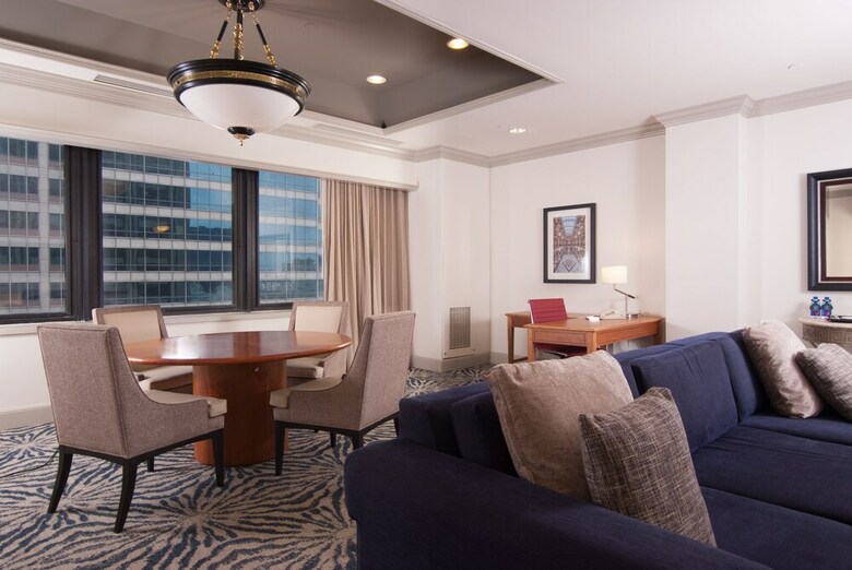 Hilton Indianapolis Hotel & Suites