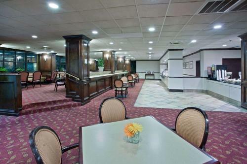 Hotel La Quinta Inn & Suites Downtown Conference Center