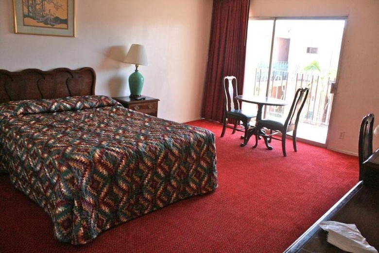 Royal Century Hotel