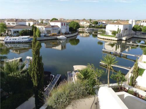 Holiday Home Aigues-mortes With Sea View 02