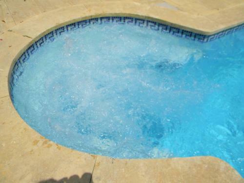 Bed & Breakfast Chambres D'h�tes Roque Blanc En Provence