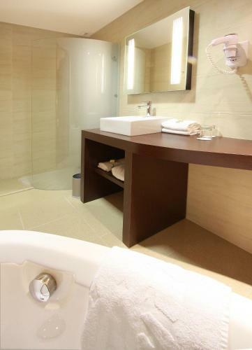 Hotel Kyriad Prestige Montpellier Ouest - Croix D'argent - A709