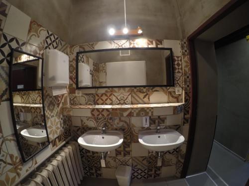 Hostal New World St. Hostel