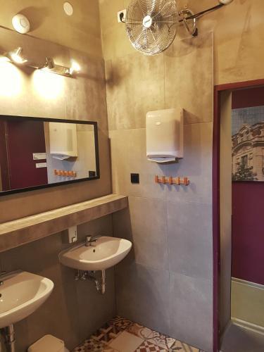 Hostal New World St. Hostel