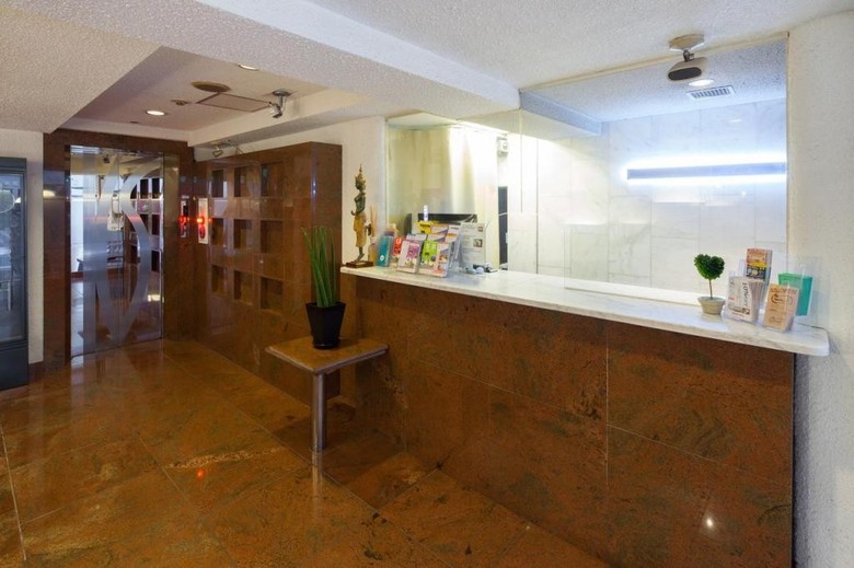City Hotel N.u.t.s.
