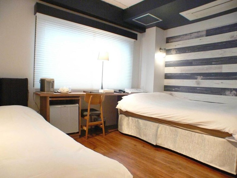 City Hotel N.u.t.s.
