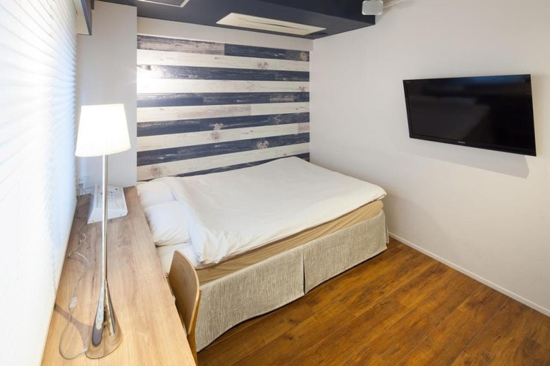 City Hotel N.u.t.s.
