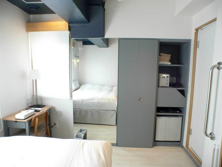 City Hotel N.u.t.s.