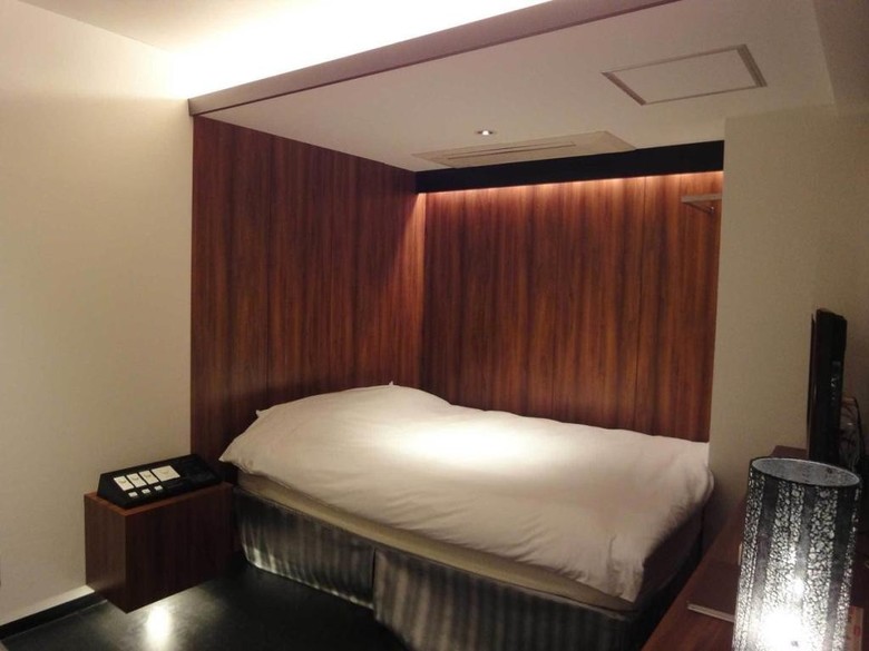 City Hotel N.u.t.s.