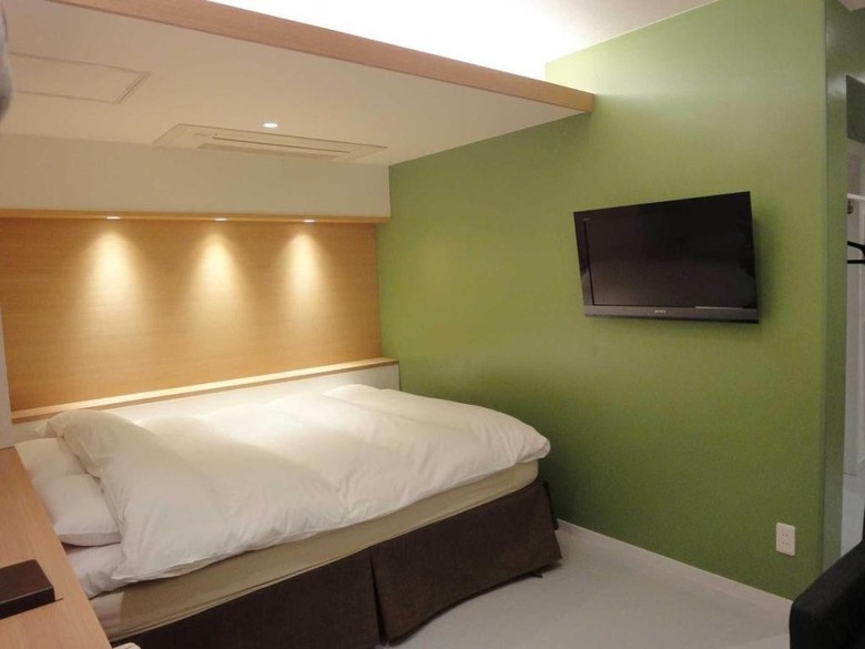 City Hotel N.u.t.s.