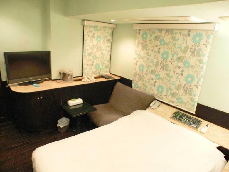 City Hotel N.u.t.s.