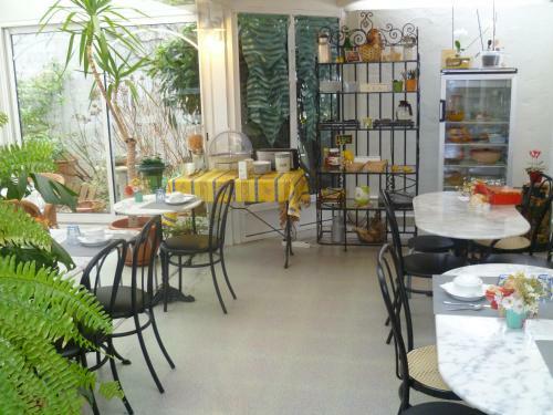 Hotel H�tel Beaus�jour