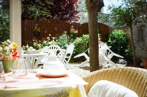 Hotel H�tel Beaus�jour