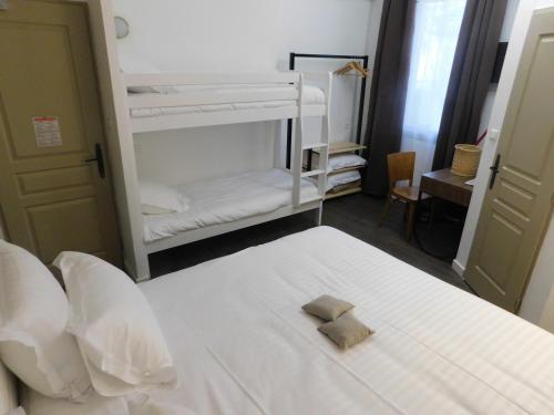 Hotel H�tel-restaurant "chez Carri�re"