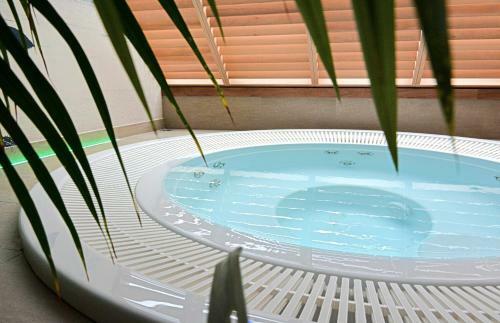 Best Western Les Bains Hotel Et Spa