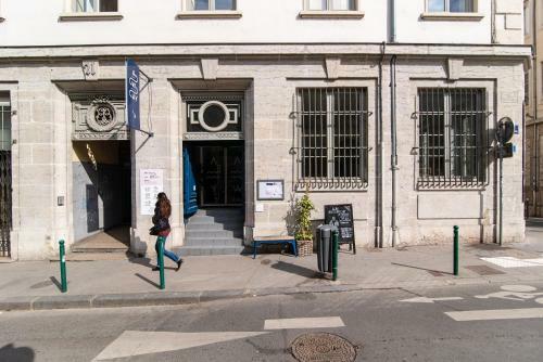 Away Hostel & Coffee Shop