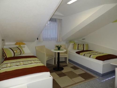 Hotel Und Pension Am Burchardikloster