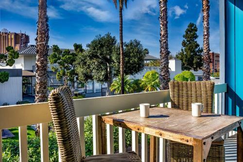 Anaheim Plaza Hotel And Suites