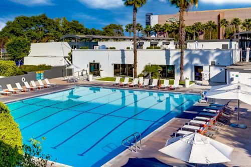 Anaheim Plaza Hotel And Suites