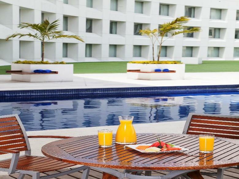 Hotel NH Collection M�xico City Airport T2
