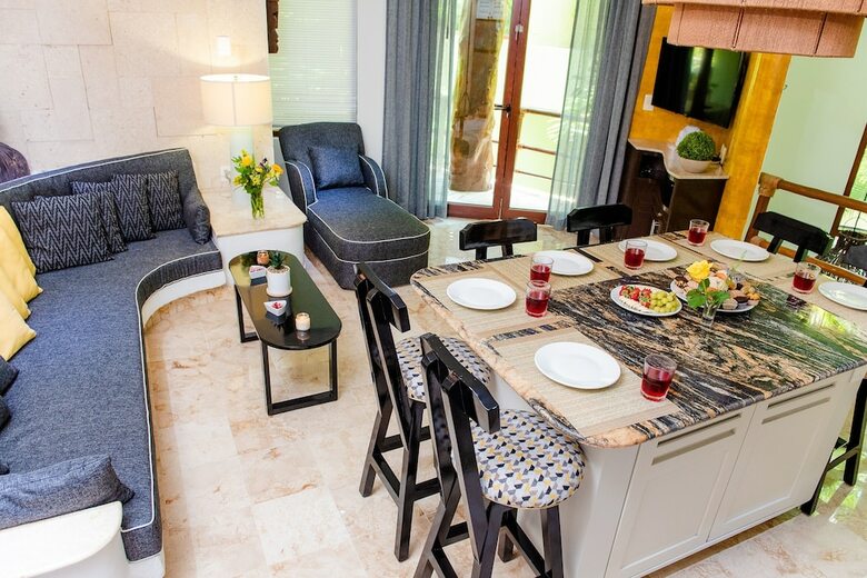 Maya Villa Condo Hotel