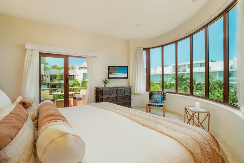 Porto Playa Condo Hotel