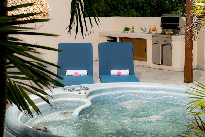Porto Playa Condo Hotel