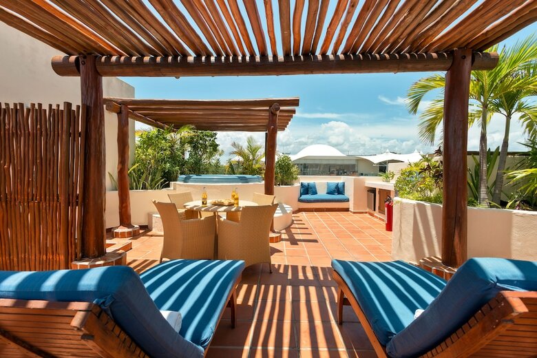Porto Playa Condo Hotel