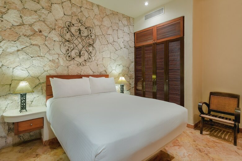 Porto Playa Condo Hotel