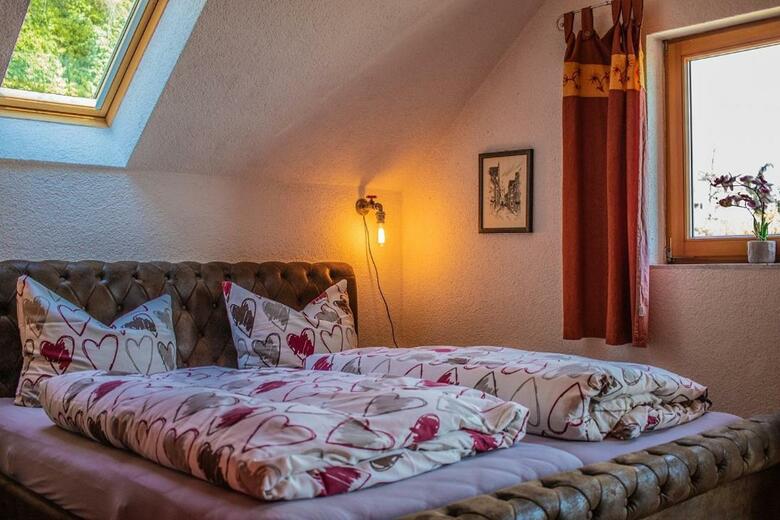 Hostal G�stehaus - Wirtshaus Zum Felsen