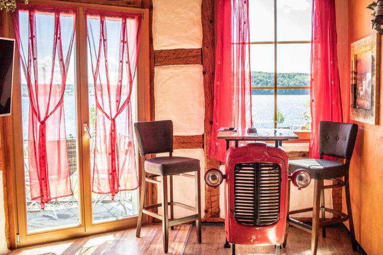 Hostal G�stehaus - Wirtshaus Zum Felsen