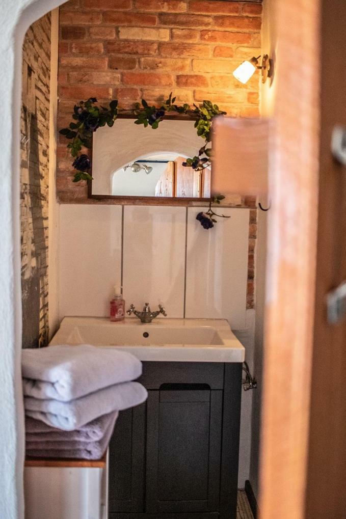 Hostal G�stehaus - Wirtshaus Zum Felsen