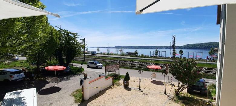 Hostal G�stehaus - Wirtshaus Zum Felsen