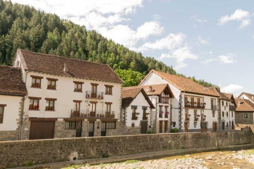 Agroturismo Bidezarra Etxea