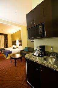 Holiday Inn Express Hotel & Su
