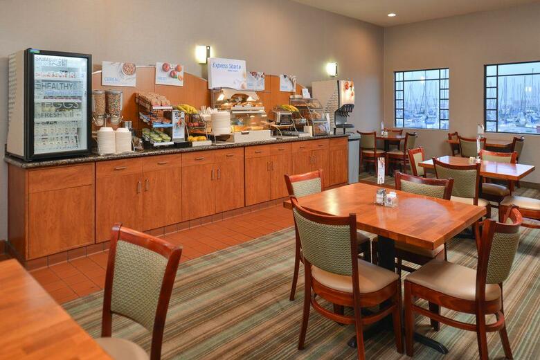 Holiday Inn Express Hotel & Suites Ventura Harbor