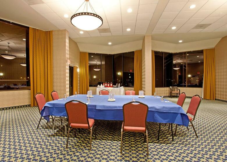 Holiday Inn Express Hotel & Suites Ventura Harbor
