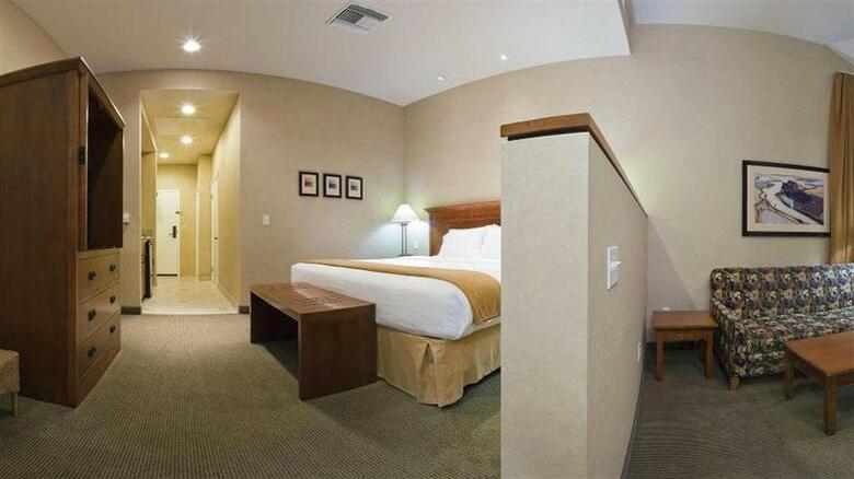 Holiday Inn Express Hotel & Suites Ventura Harbor