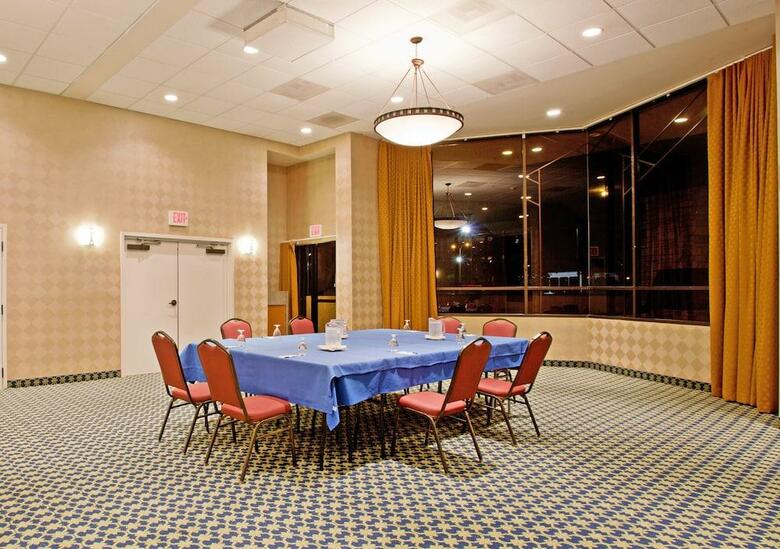 Holiday Inn Express Hotel & Suites Ventura Harbor