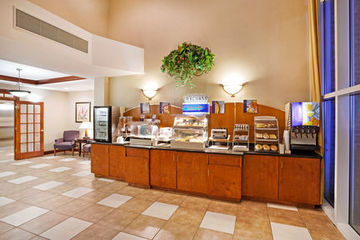 Holiday Inn Express Hotel  Suites Cherokee/ca